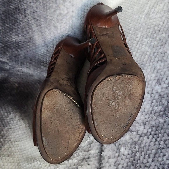 👉GUCCI Inga strappy brown leather peep toe booties - Picture 6 of 7